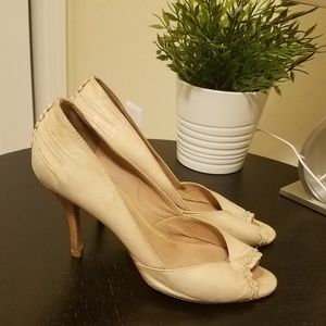 Cream leather pumps